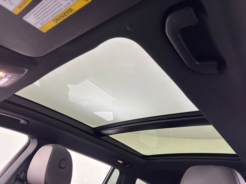 Used 2024 Mercedes-Benz GLS 450 4MATIC image 12