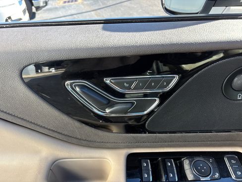 Certified 2022 Lincoln Aviator Reserve w/ Equipment Group 201A image 12