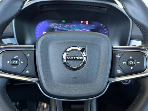 Certified 2025 Volvo XC40 B5 Core image 27