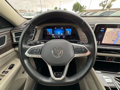 Used 2024 Volkswagen Atlas SEL Premium R-Line image 27