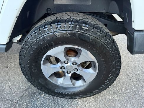 Used 2017 Jeep Wrangler Unlimited Sahara w/ Connectivity Group AWD/4WD image 49