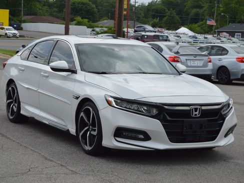 Used 2018 Honda Accord Sport image 2