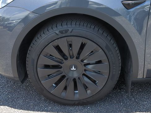 Used 2023 Tesla Model Y Long Range AWD/4WD image 36