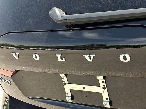 Used 2023 Volvo XC60 B5 Plus AWD/4WD image 35
