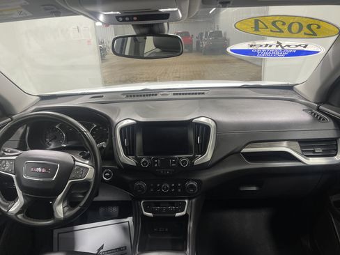 Used 2024 GMC Terrain SLT image 23
