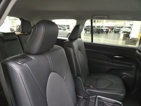 New 2026 Toyota Grand Highlander XLE image 12