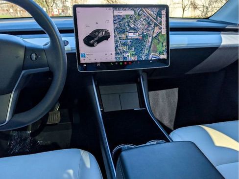 Used 2021 Tesla Model Y Long Range AWD/4WD image 19