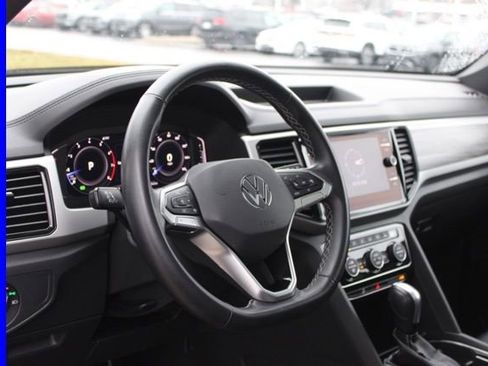 Used 2022 Volkswagen Atlas Cross Sport SE w/ Panoramic Sunroof Package image 19