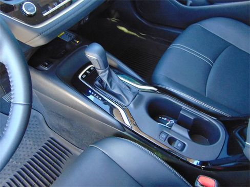 Used 2025 Toyota Corolla XLE image 14