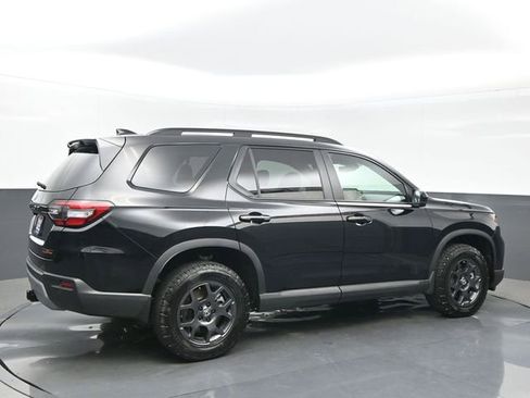 Certified 2025 Honda Pilot TrailSport image 6