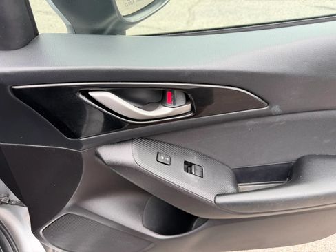 Used 2015 MAZDA MAZDA3 i Touring FWD image 25