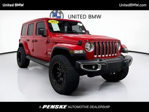 Used 2019 Jeep Wrangler Unlimited Sahara AWD/4WD image 3