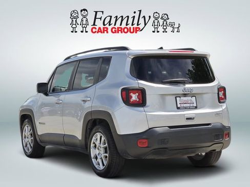 Used 2021 Jeep Renegade Latitude FWD image 3