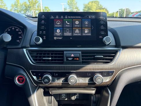 Used 2019 Honda Accord Touring image 9