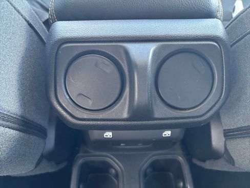 Used 2025 Jeep Wrangler Unlimited Sahara AWD/4WD image 18