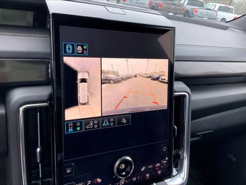 Used 2025 GMC Yukon XL Elevation image 27