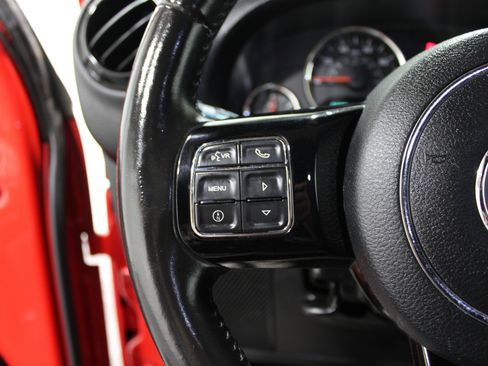 Used 2015 Jeep Wrangler Unlimited Sahara image 7