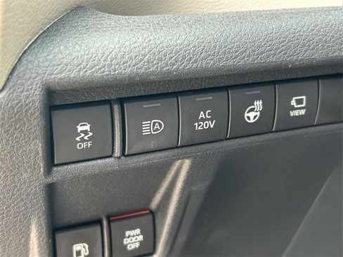 Used 2021 Toyota Sienna Platinum image 34