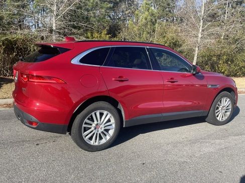 Used 2019 Jaguar F-PACE Prestige image 2