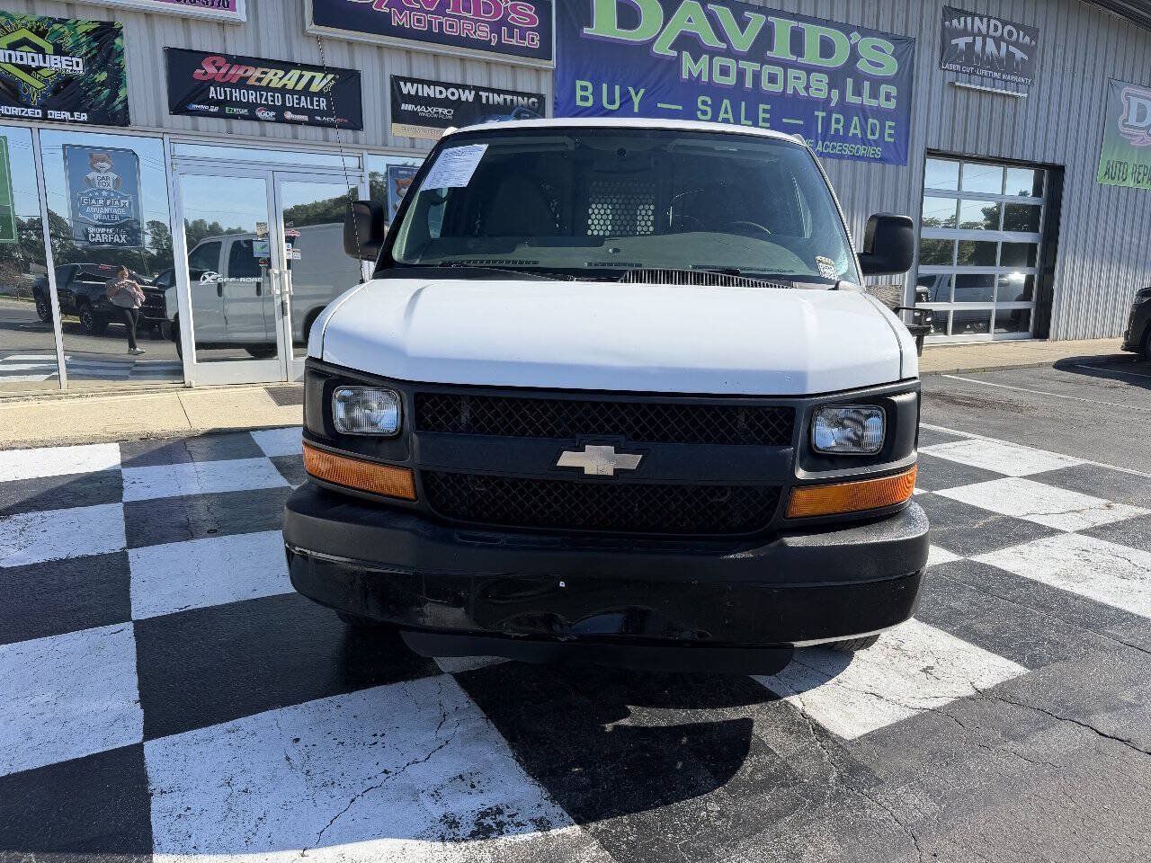 Used 2015 Chevrolet Express 2500 RWD image 3