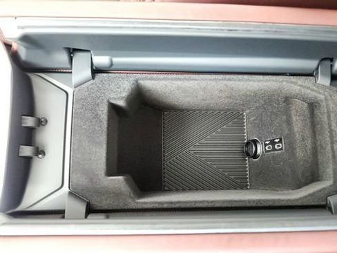 Used 2025 BMW i7 eDrive50 w/ Executive Package image 52