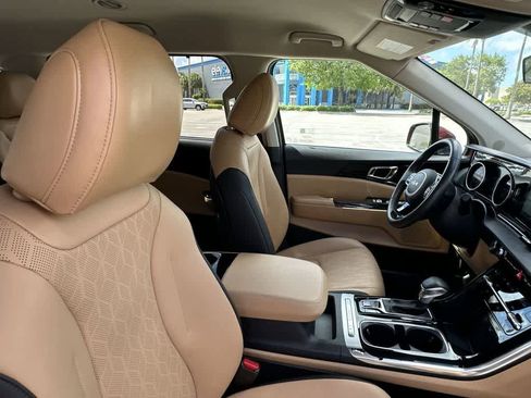 Certified 2024 Kia Carnival EX image 27