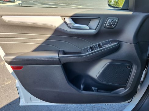 Used 2025 Ford Escape Platinum w/ Premium Technology Package image 23