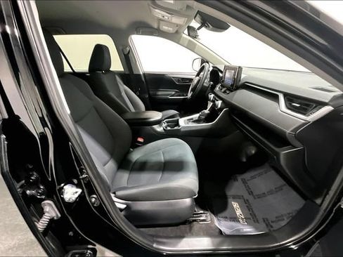 Used 2019 Toyota RAV4 LE AWD/4WD image 31