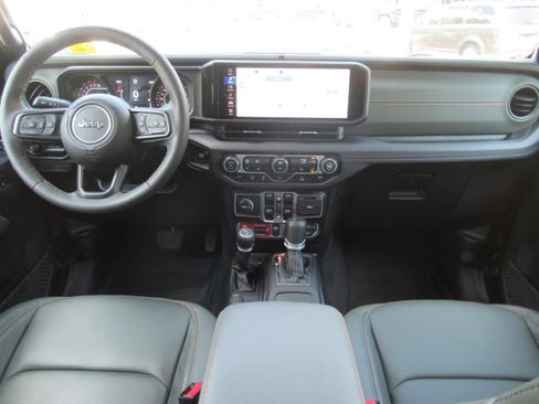 Certified 2025 Jeep Gladiator Mojave w/ Convenience Group AWD/4WD image 14