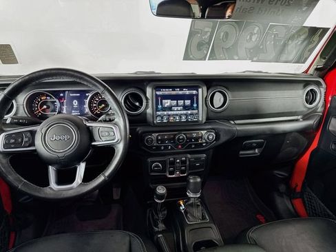 Used 2019 Jeep Wrangler Unlimited Sahara w/ Dual Top Group AWD/4WD image 29