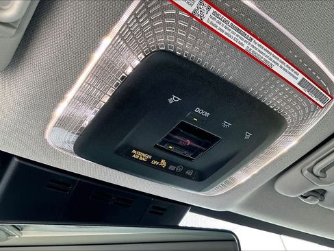 Used 2026 Toyota Prius Plug-In Hybrid image 33