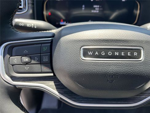 Used 2024 Jeep Wagoneer L Series II RWD image 12
