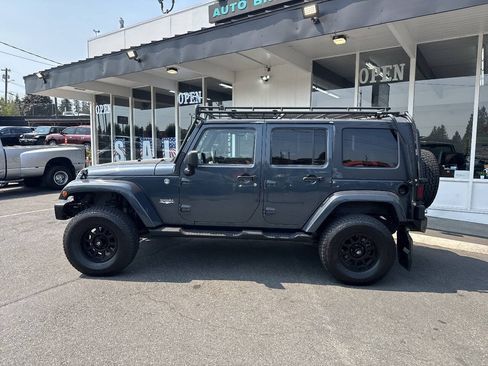Used 2008 Jeep Wrangler Unlimited Sahara AWD/4WD image 3