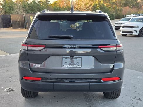 New 2025 Jeep Grand Cherokee Altitude image 6