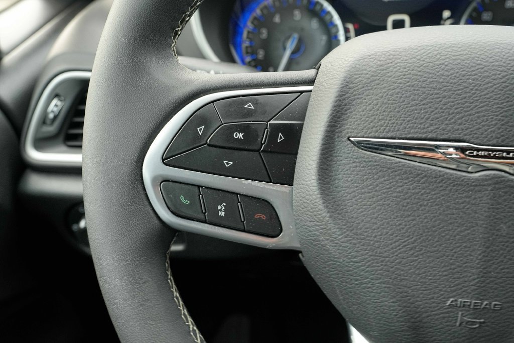 Used 2026 Chrysler Pacifica Select FWD image 34