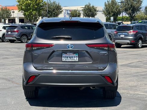 Used 2022 Toyota Highlander XLE FWD image 7