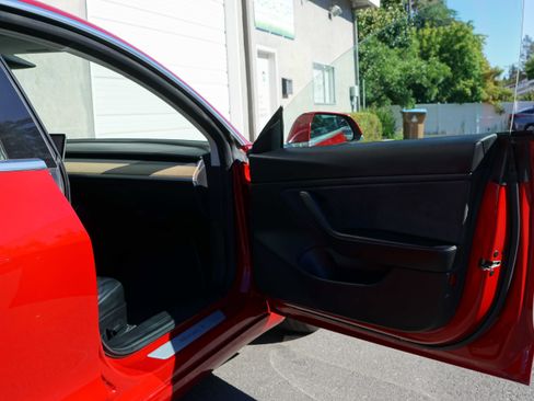 Used 2018 Tesla Model 3 Mid Range RWD image 26