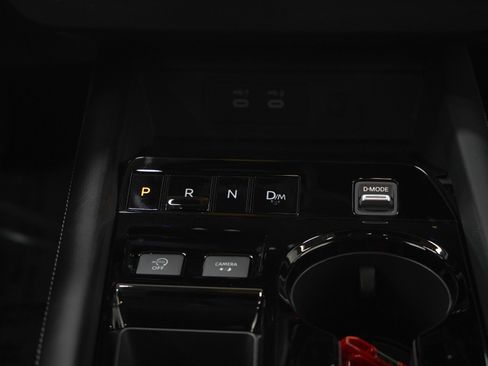 Used 2025 Nissan Murano SV AWD/4WD image 17