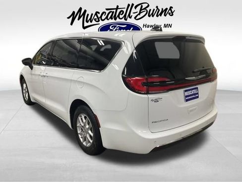 Used 2025 Chrysler Pacifica Select FWD image 3