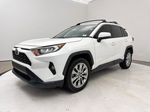 Used 2019 Toyota RAV4 XLE Premium image 9