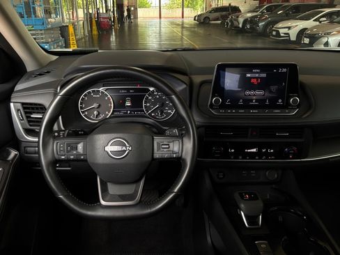 Used 2025 Nissan Rogue SV FWD image 14
