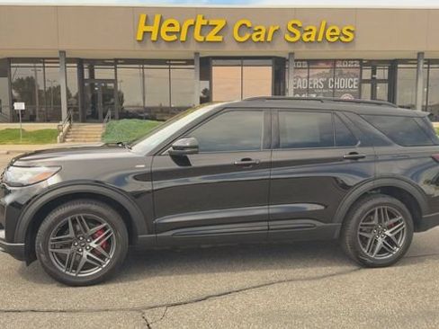 Used 2025 Ford Explorer ST-Line w/ ST-Line Street Pack AWD/4WD image 5