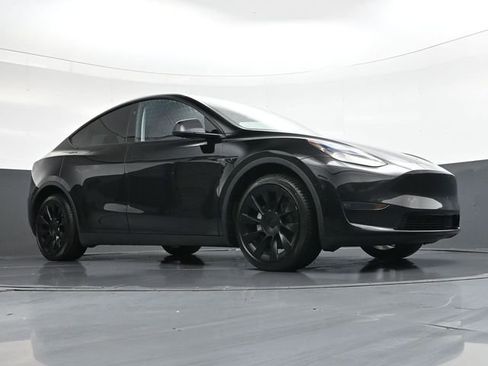 Used 2023 Tesla Model Y Long Range image 31