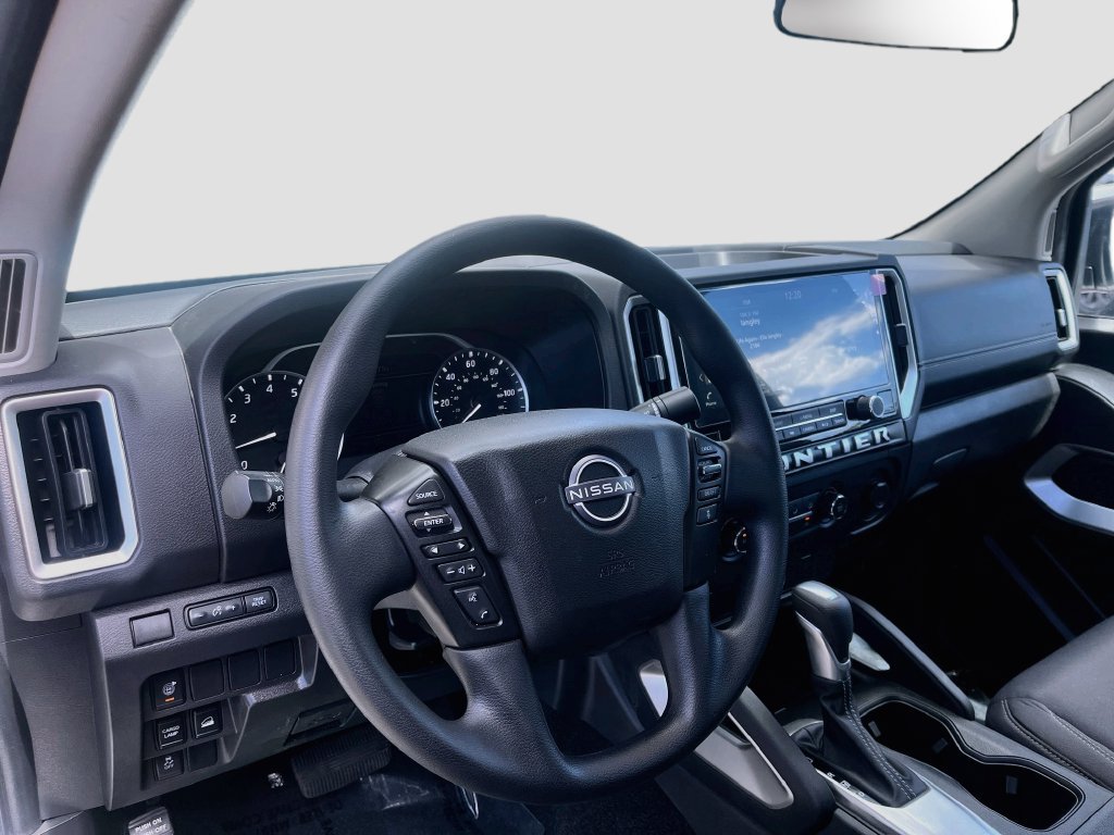 Used 2025 Nissan Frontier SV AWD/4WD image 9