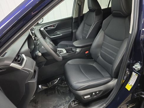 Used 2023 Toyota RAV4 XLE Premium AWD/4WD image 31