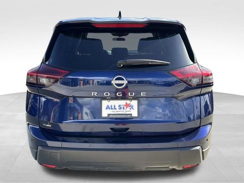 Used 2025 Nissan Rogue SV image 8