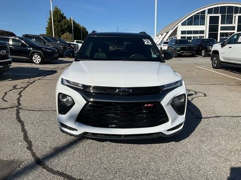 Used 2023 Chevrolet TrailBlazer RS w/ Sun and Liftgate Package image 2