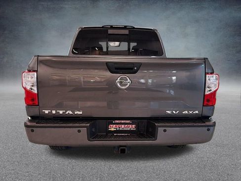 Used 2017 Nissan Titan SV image 9