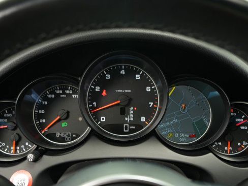 Used 2016 Porsche Cayenne image 34