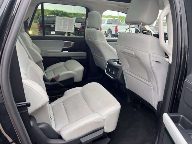 Used 2025 Ford Expedition Max Platinum w/ Driver's Package AWD/4WD image 16